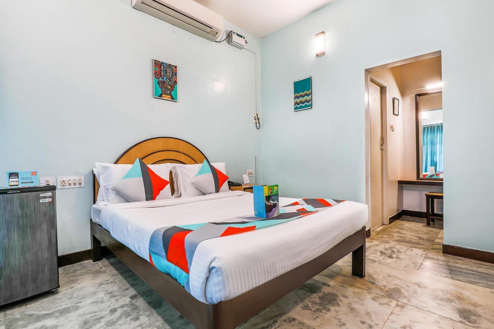 Fabexpress Santhi Inn - 500 Meters From Promenade Beach 퐁디셰리 외부 사진