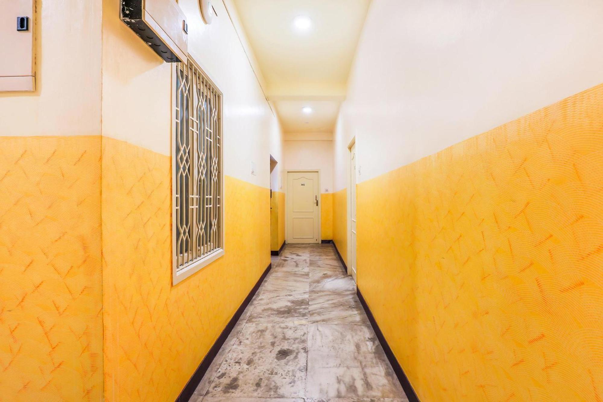 Fabexpress Santhi Inn - 500 Meters From Promenade Beach 퐁디셰리 외부 사진
