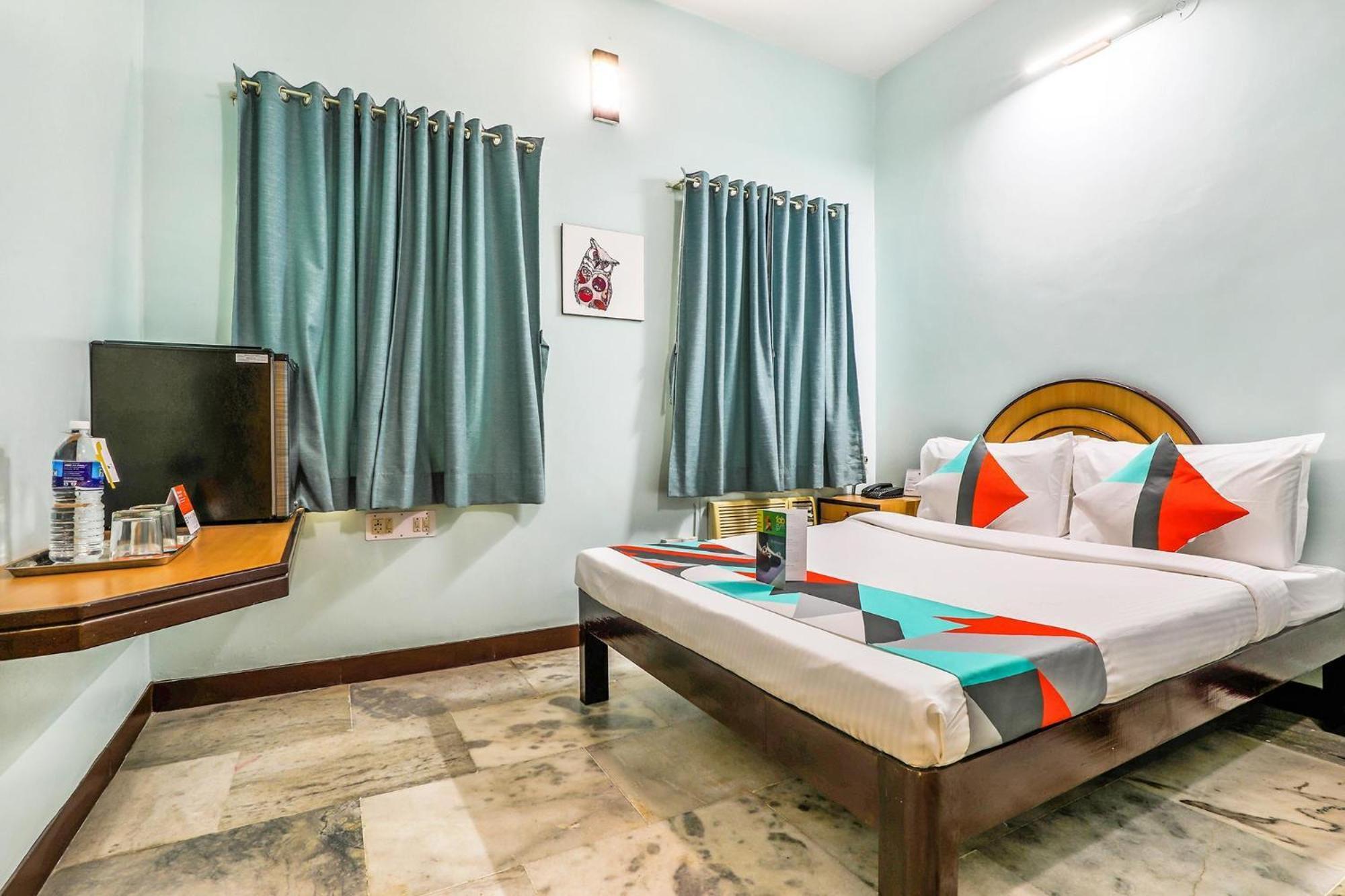 Fabexpress Santhi Inn - 500 Meters From Promenade Beach 퐁디셰리 외부 사진